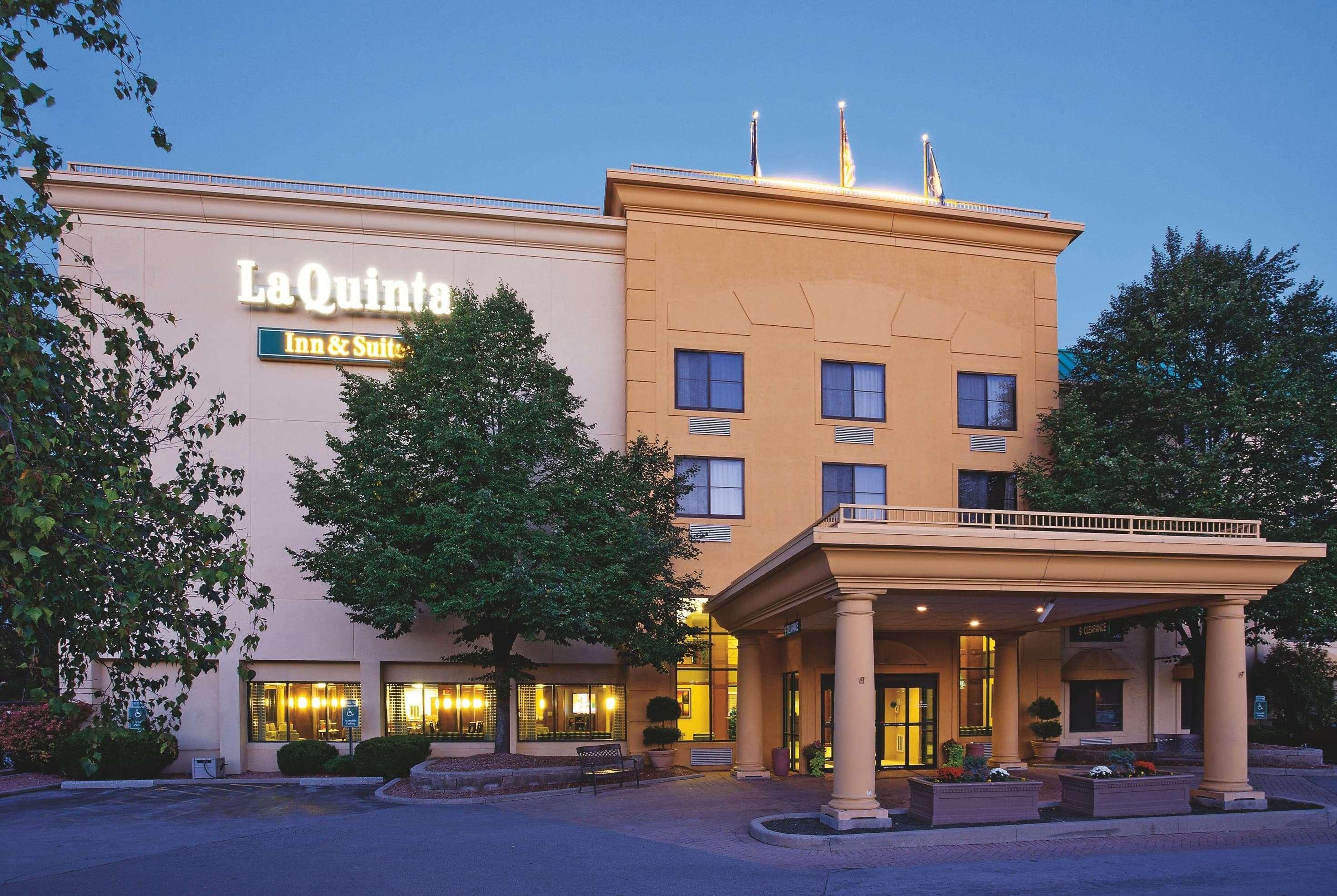 La Quinta By Wyndham Milwaukee Bayshore Area Glendale Exterior foto